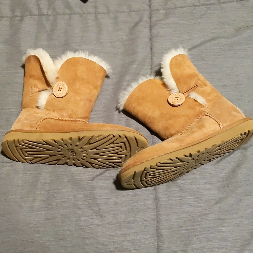 UGG Bailey button boots - Picture 1 of 6